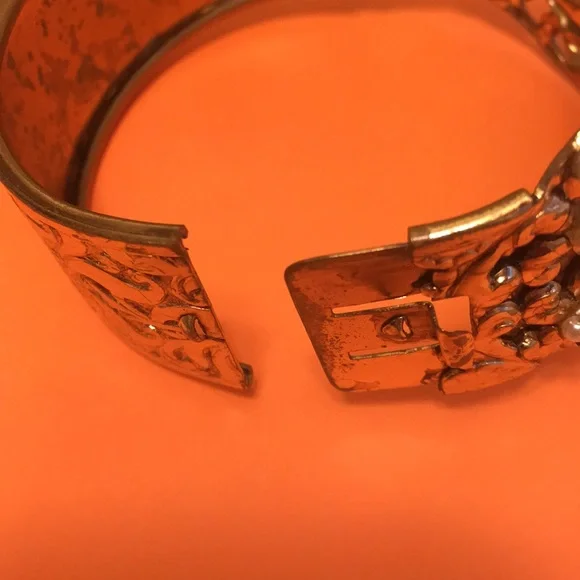 Gorgeous Vintage Clamp Bracelet With Faux Pearls and Aurora Borealis Stones - Picture 4 of 8